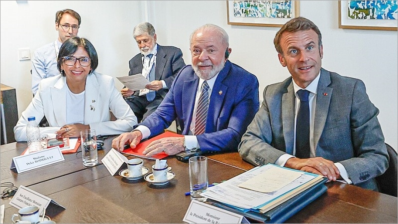 Venezuelan interim president Delcy Rodríguez at diplomatic meeting with Brazilian President Lula and French President Macron in Brussels 2023